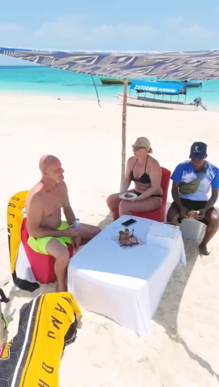 Nakupenda Sandbank lunch time 