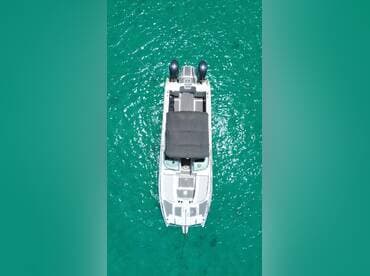 Power Catamaran 30ft with Bathroom