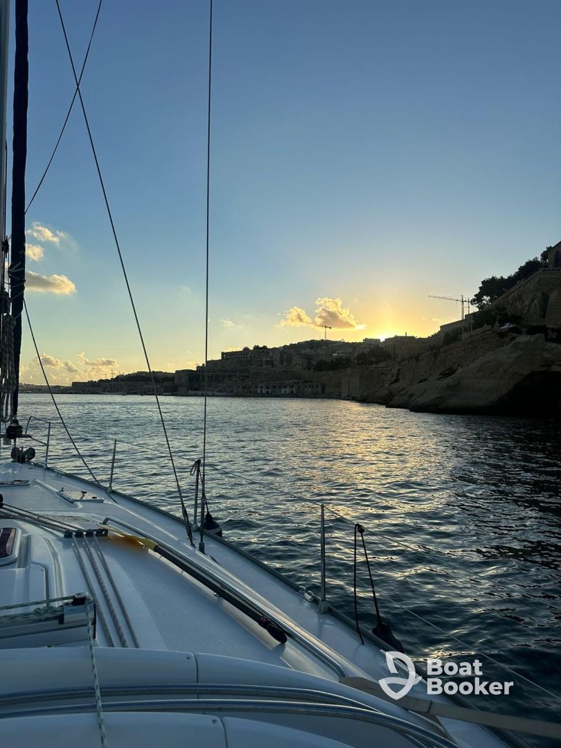 Chilled sunset cruise 