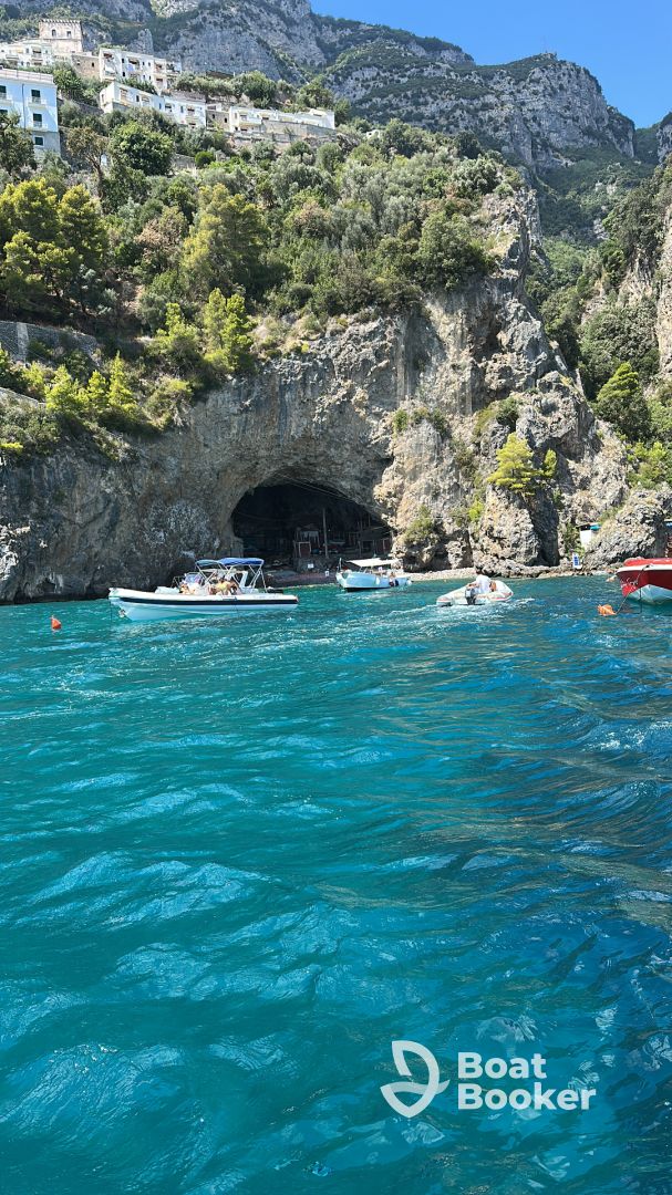 Esplora la costiera Amalfitana con il nostro capitano