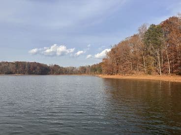 A serene view of a tranquil lake surrounded by autumn foliage, perfect for nature lovers and outdoor enthusiasts.
