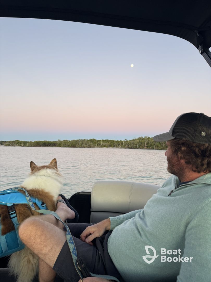 An unforgettable sunset sail with an outstanding captain