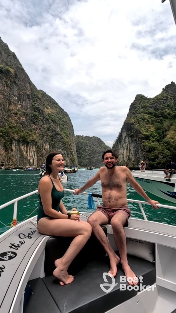 Sharks, eels, pufferfish and bioluminescent plankton!!! Highlight of our honeymoon!