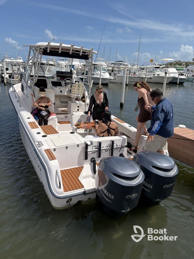 A lively group of friends enjoys their time aboard a boat at the marina, perfect for summer outings and social gatherings on the water.