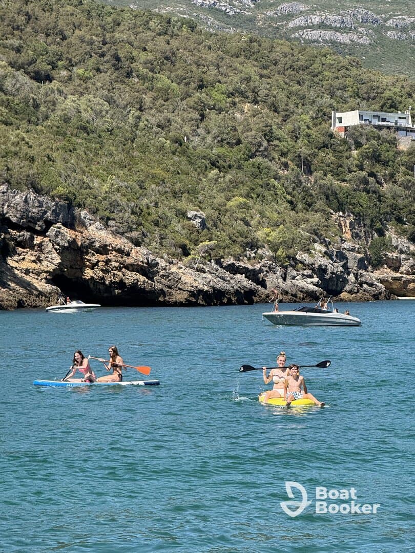 A lovely and relaxing boat tour with family