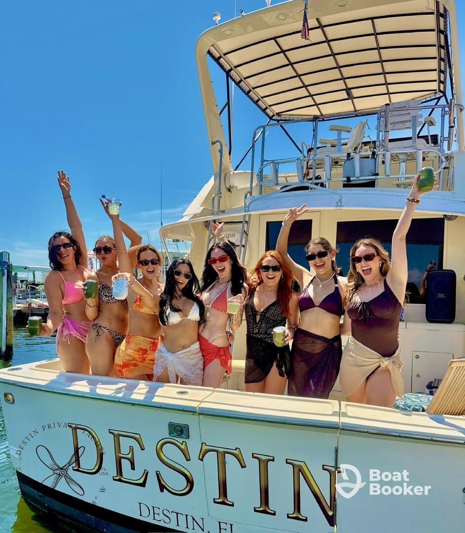 A lively group of friends celebrates aboard a yacht in Destin, Florida, enjoying cocktails and sunshine — perfect for unforgettable summer parties on the water.