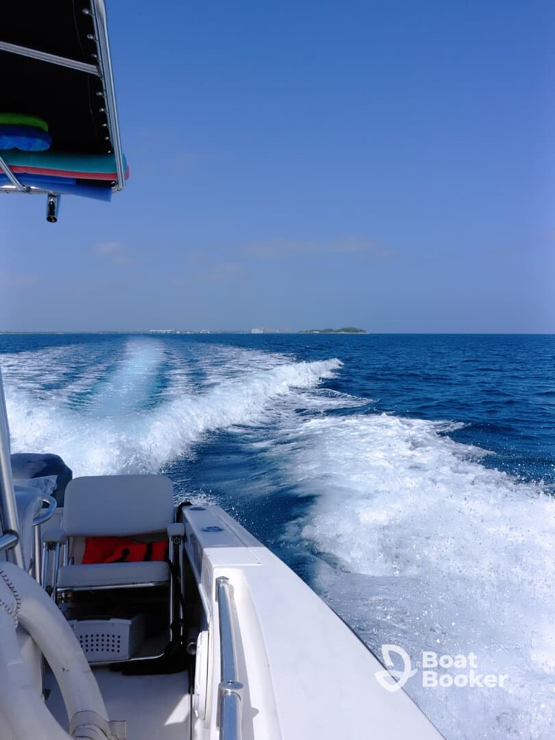 A dynamic view from the helm of a speedboat cutting through vibrant blue waters, showcasing the thrill of boating adventures.