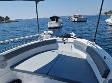 Toni Hvar Boat