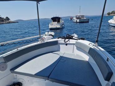 Toni Hvar Boat