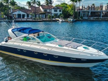Flamingo Yacht Charters - Fairline